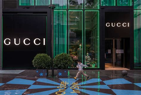 Problemas na Casa Gucci: holding Kering luta para reviver brilho 